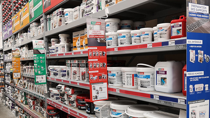 Kakemono suspendu : 5 conseils pour un visuel qui attire l’œil