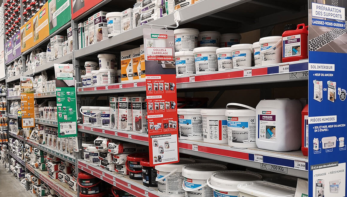 Kakemono suspendu : 5 conseils pour un visuel qui attire l’œil